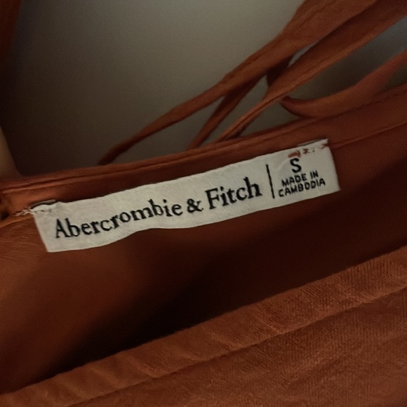 A&F Burnt Orange crossover crop top - Picture 3 of 3